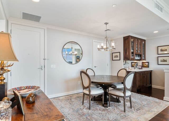 1-bedroom rental at 4242 Broadway Street Unit 802 in San Antonio, TX — photo 2
