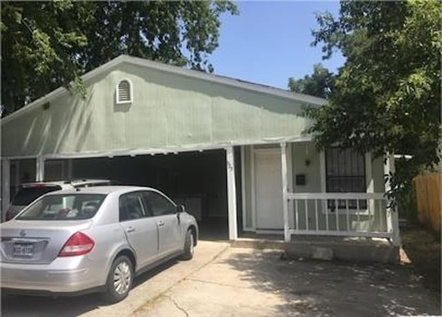 3-bedroom rental at 325 E French Pl in San Antonio TX