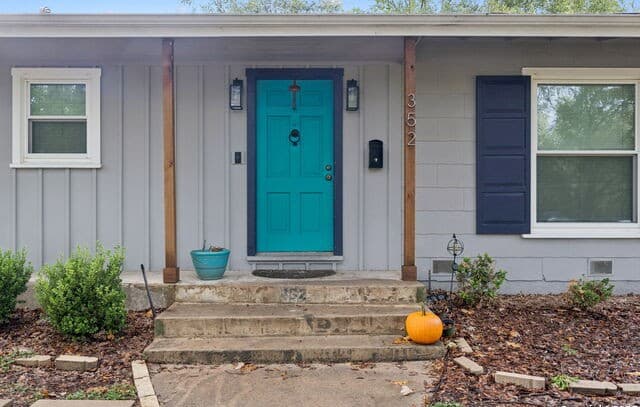 3-bedroom rental at 352 Larchmont Dr in San Antonio, TX — photo 1