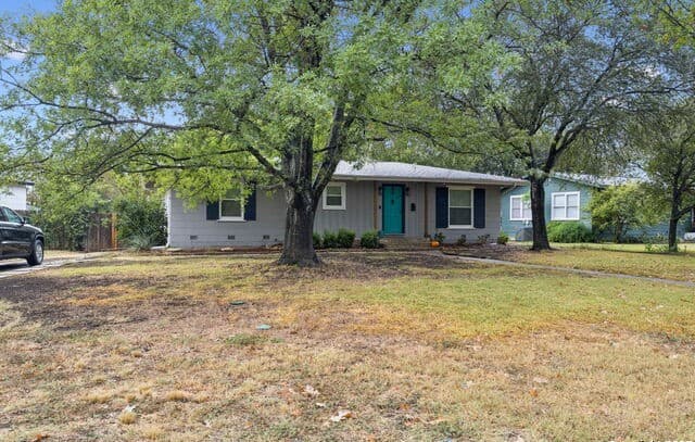 3-bedroom rental at 352 Larchmont Dr in San Antonio, TX — photo 2