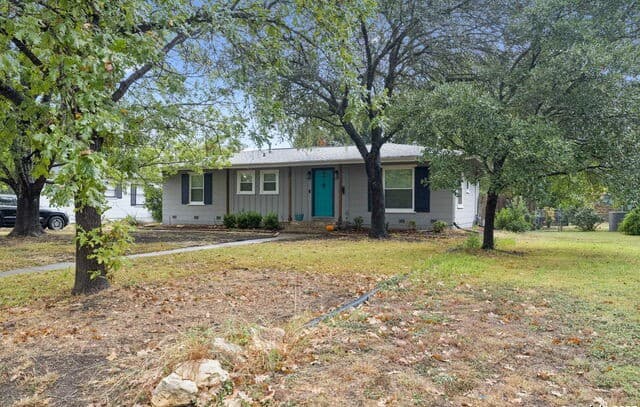 3-bedroom rental at 352 Larchmont Dr in San Antonio, TX — photo 3