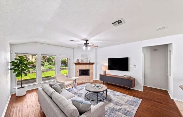 3-bedroom rental at 3451 Bennington Way in San Antonio, TX — photo 2