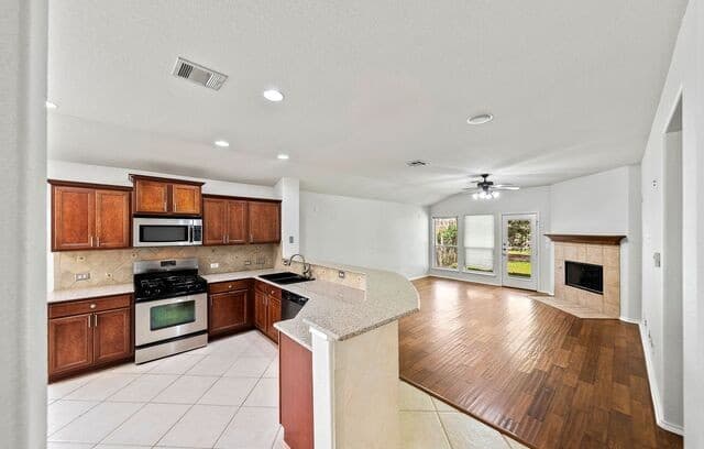 3-bedroom rental at 3451 Bennington Way in San Antonio, TX — photo 5