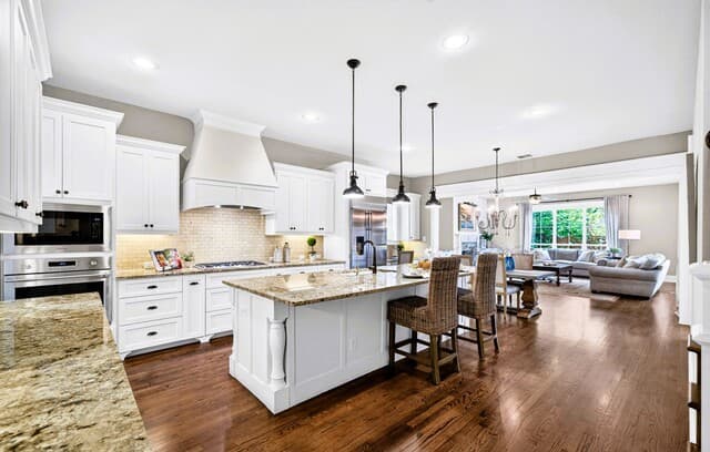4-bedroom rental at 255 Retama Pl in Alamo Heights, TX — photo 2