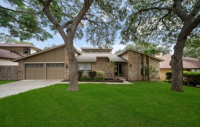 4-bedroom rental at 8926 Shady Leaf in San Antonio, TX — photo 1