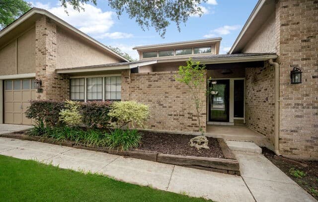 4-bedroom rental at 8926 Shady Leaf in San Antonio, TX — photo 3