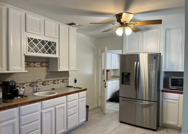 2-bedroom rental at 137 Schreiner Pl in San Antonio, TX — photo 2