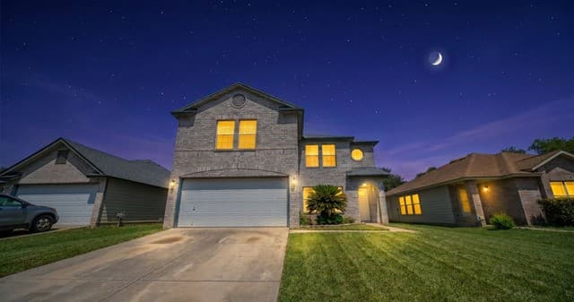 3-bedroom rental at 7258 Dwarf Palm in San Antonio, TX — photo 2