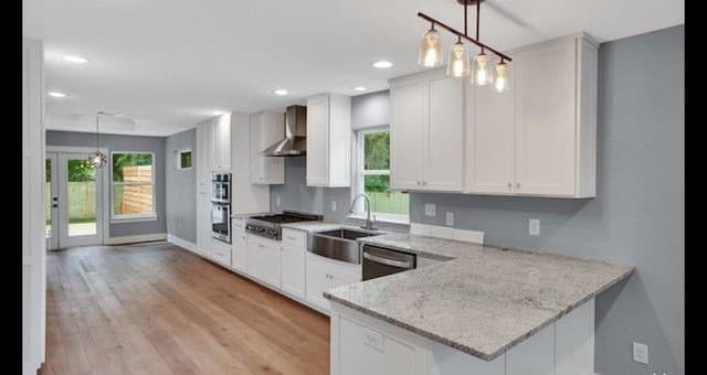 3-bedroom rental at 618 E Evergreen St in San Antonio, TX — photo 4