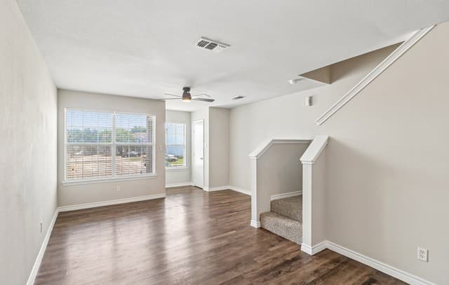 2-bedroom rental at 111 Autumn Pass in San Antonio, TX — photo 3