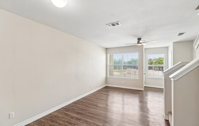 2-bedroom rental at 111 Autumn Pass in San Antonio, TX — photo 4