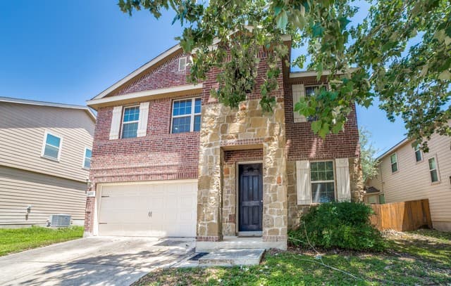 3-bedroom rental at 6431 Lionheart Park in San Antonio, TX — photo 2
