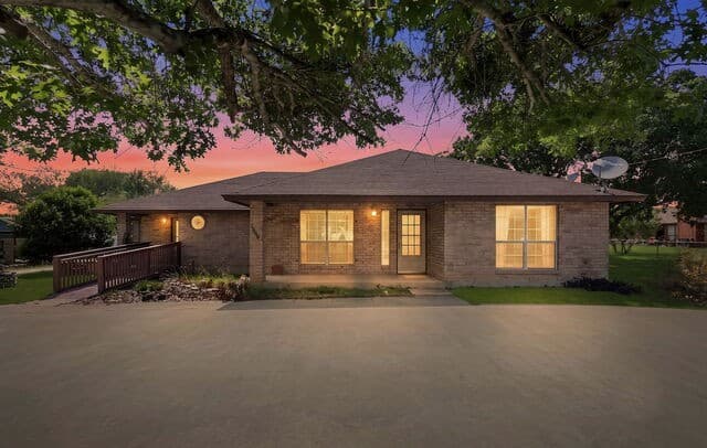3-bedroom rental at 1969 Fm 1516 S in China Grove, TX — photo 1