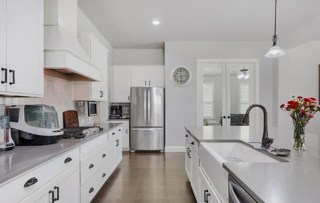 4-bedroom rental at 28815 Throssel Ln in San Antonio, TX — photo 5