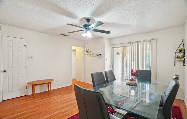 3-bedroom rental at 4919 Arbor Ridge Dr in San Antonio, TX — photo 2