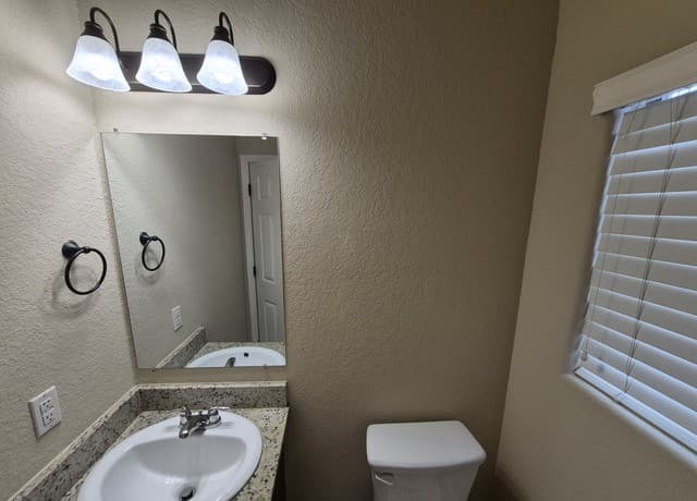 rental at 8710 Vista De Nubes in Converse, TX — photo 4