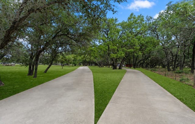 3-bedroom rental at 13665 Fm 775 in Floresville, TX — photo 4