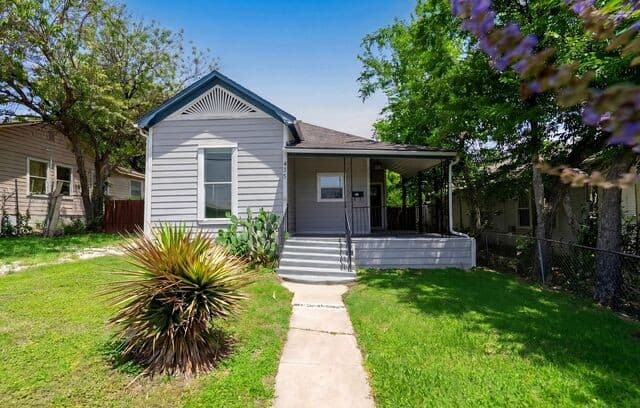 3-bedroom rental at 435 Belmont in San Antonio, TX — photo 2