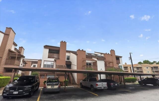 2-bedroom rental at 4107 Medical Dr Unit 8204 in San Antonio, TX — photo 2