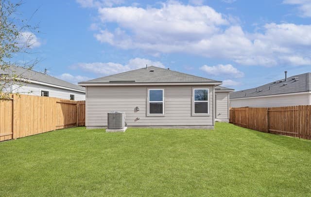 3-bedroom rental at 15219 Telfaire Meadow in Von Ormy, TX — photo 3