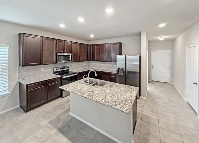4-bedroom rental at 9231 Yaya in Converse, TX — photo 2