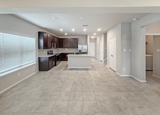 4-bedroom rental at 9231 Yaya in Converse, TX — photo 3