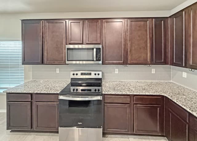 4-bedroom rental at 9231 Yaya in Converse, TX — photo 4