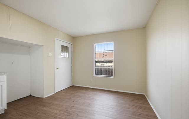 3-bedroom rental at 1820 E Highland in San Antonio, TX — photo 4