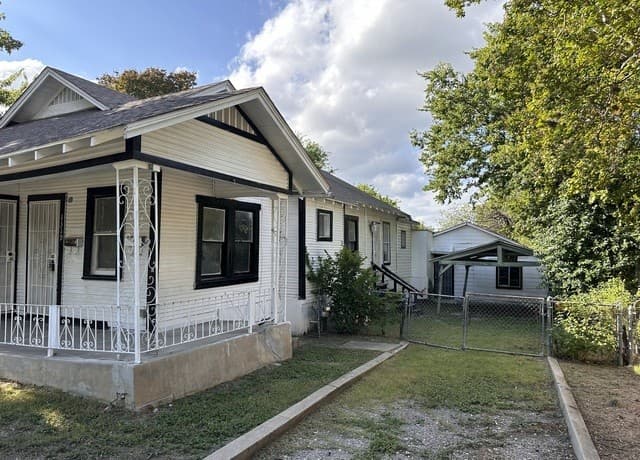 1-bedroom rental at 1319 Leal St Unit 2 in San Antonio TX