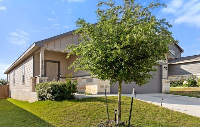 4-bedroom rental at 4250 Admirals Bnd in Converse, TX — photo 2