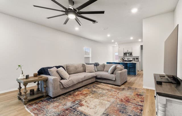 4-bedroom rental at 4250 Admirals Bnd in Converse, TX — photo 4