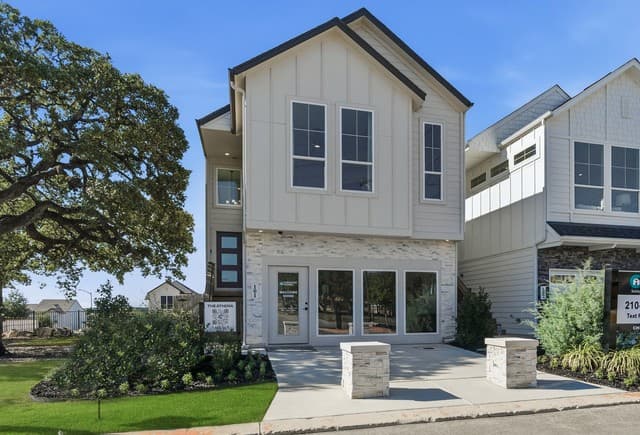 3-bedroom rental at 6464 Babcock Rd Unit 905 in San Antonio, TX — photo 1