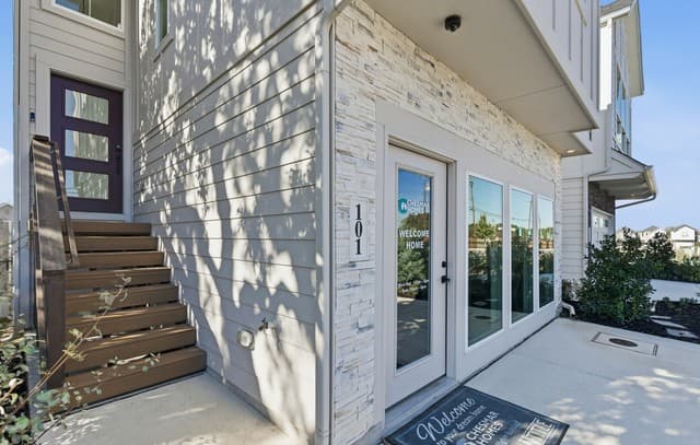 3-bedroom rental at 6464 Babcock Rd Unit 905 in San Antonio, TX — photo 2