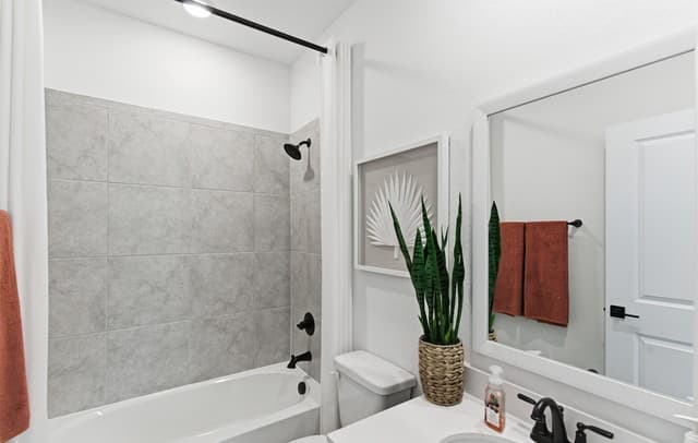 3-bedroom rental at 6464 Babcock Rd Unit 905 in San Antonio, TX — photo 5