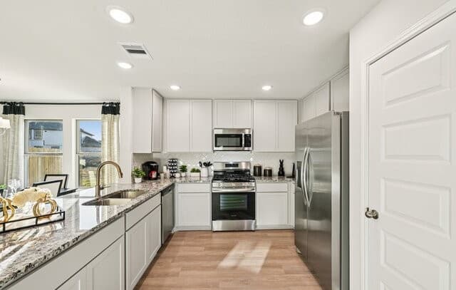 4-bedroom rental at 8642 Eagle Hill Meadow in San Antonio, TX — photo 5