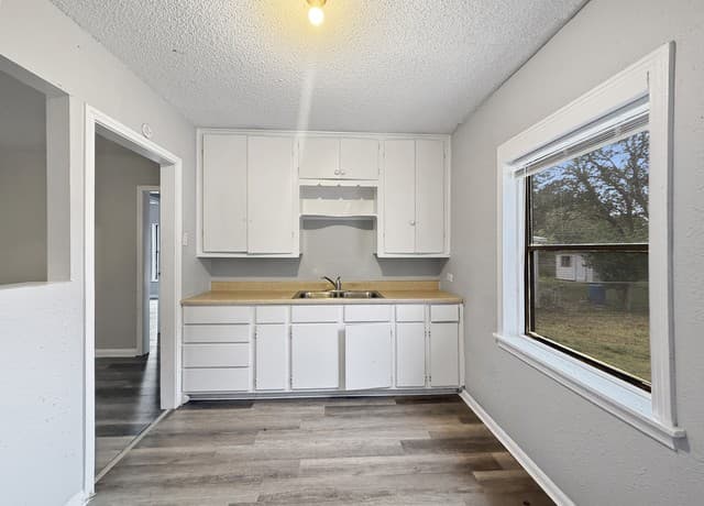 3-bedroom rental at 842 Price Ave in San Antonio, TX — photo 3