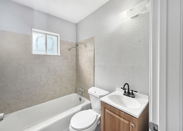 3-bedroom rental at 842 Price Ave in San Antonio, TX — photo 5
