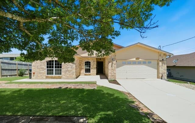 3-bedroom rental at 7803 Alton Blvd in Selma, TX — photo 2