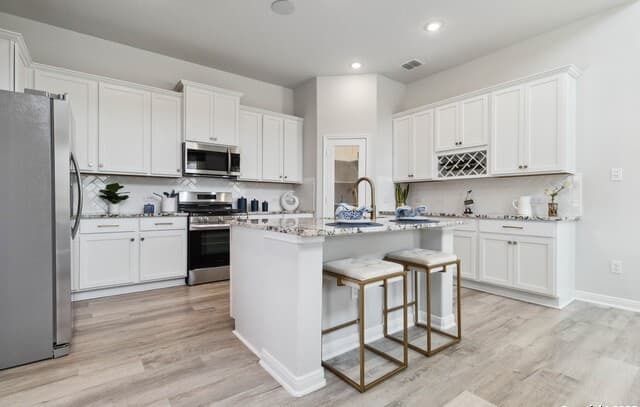 5-bedroom rental at 8526 Red Hawk Loop in San Antonio, TX — photo 2