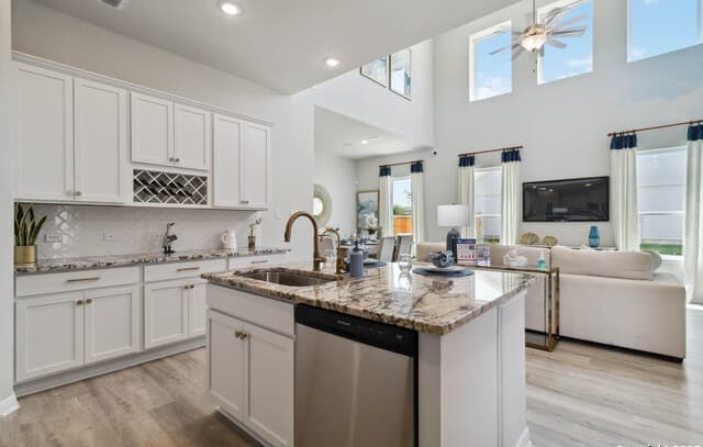 5-bedroom rental at 8526 Red Hawk Loop in San Antonio, TX — photo 3