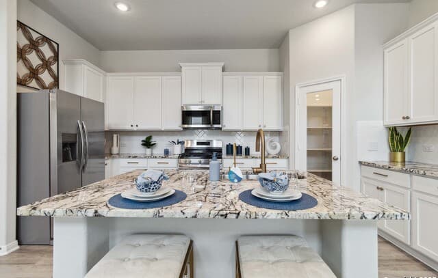 5-bedroom rental at 8526 Red Hawk Loop in San Antonio, TX — photo 4