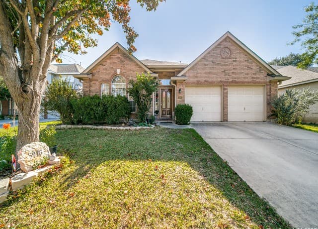 3-bedroom rental at 5918 Hart Fld in San Antonio, TX — photo 2