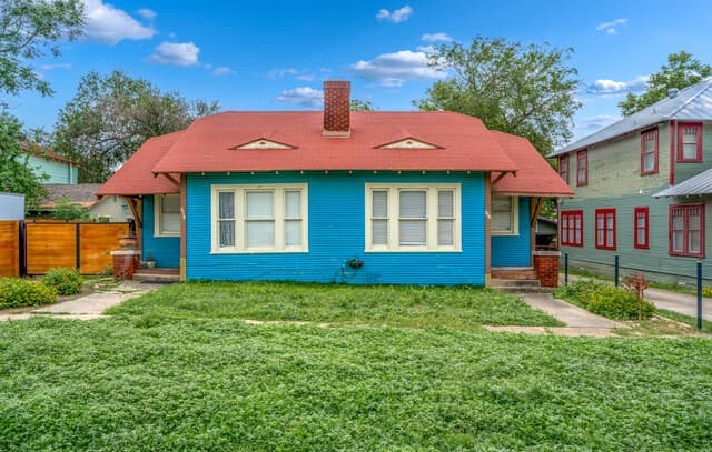 rental at 616 W Agarita in San Antonio, TX — photo 2