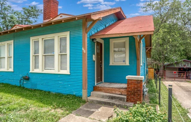 rental at 616 W Agarita in San Antonio, TX — photo 3