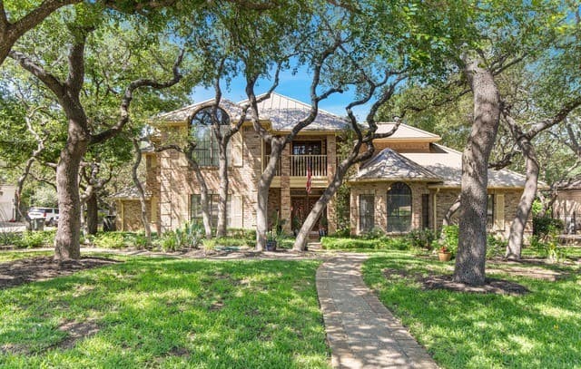 4-bedroom rental at 9 Camden Oaks in San Antonio, TX — photo 1