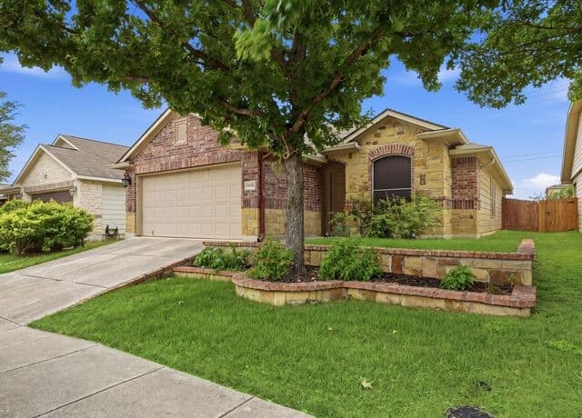 3-bedroom rental at 9835 Mill Path in San Antonio, TX — photo 3