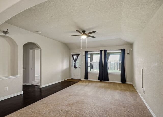 3-bedroom rental at 9835 Mill Path in San Antonio, TX — photo 5