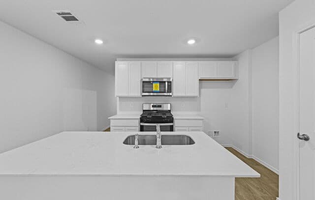 3-bedroom rental at 16064 Mahogany Way in Elmendorf, TX — photo 5