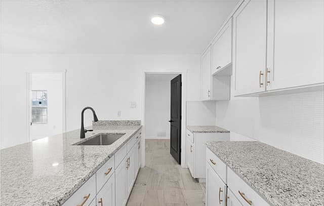 3-bedroom rental at 2227 Hicks Ave in San Antonio, TX — photo 5