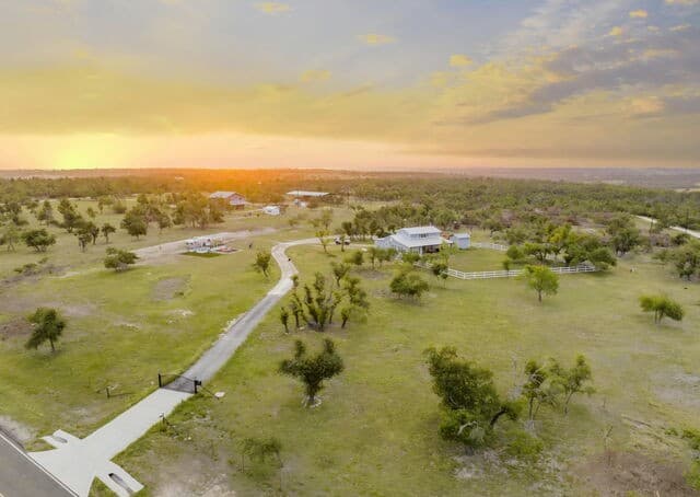 3-bedroom rental at 8451 Ranch Road 965 in Fredericksburg, TX — photo 3